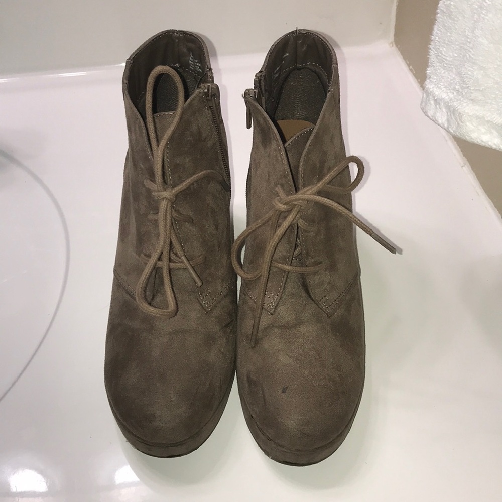 Shoes - Picture 2 of 3